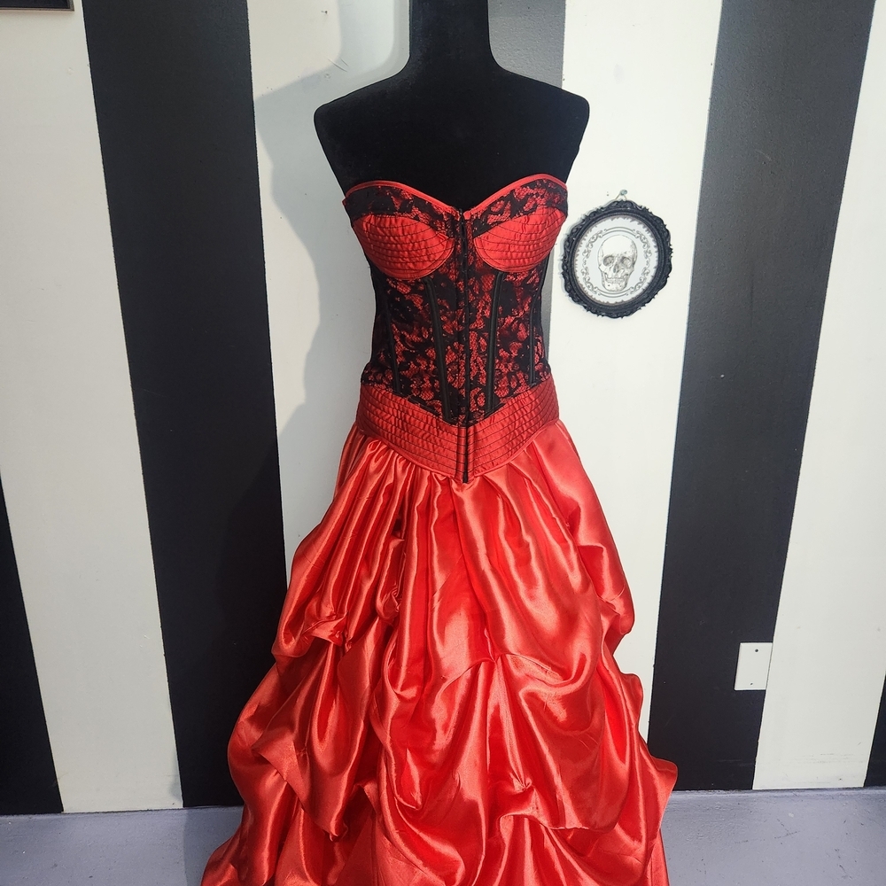 Custom Azreals Accomplice Ball Gown - Picture 5 of 9